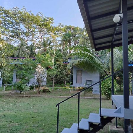 Family Resort Koh Phayam Exteriör bild