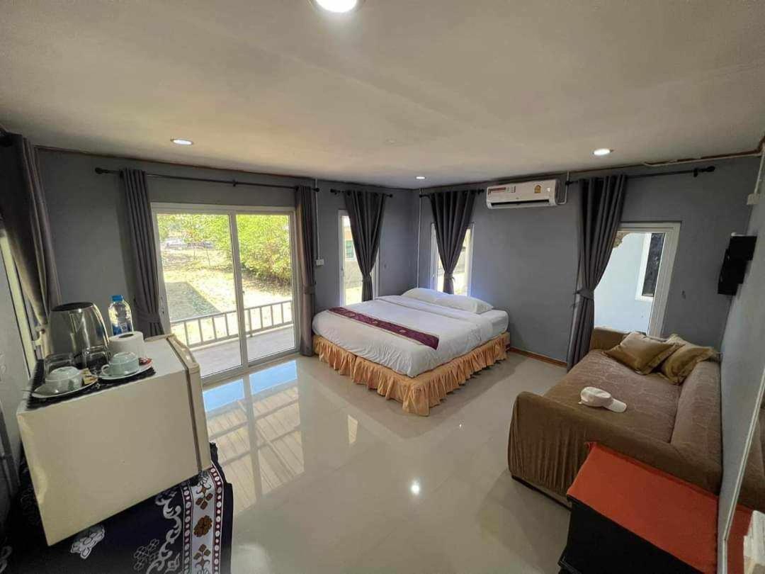 Family Resort Koh Phayam Exteriör bild