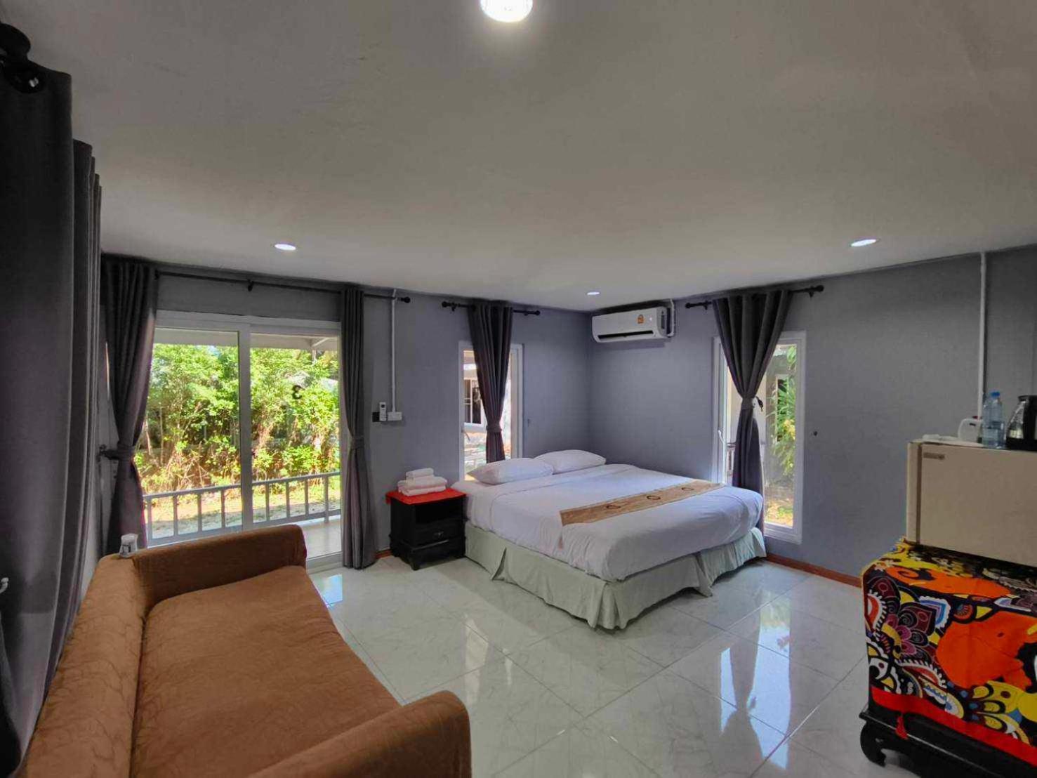 Family Resort Koh Phayam Exteriör bild